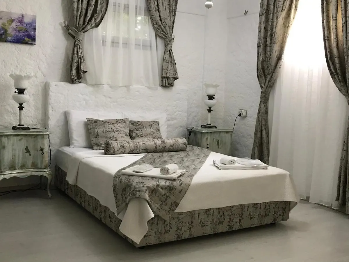 Bizim Ev Otel Alacati Σμύρνη Bed and Breakfast