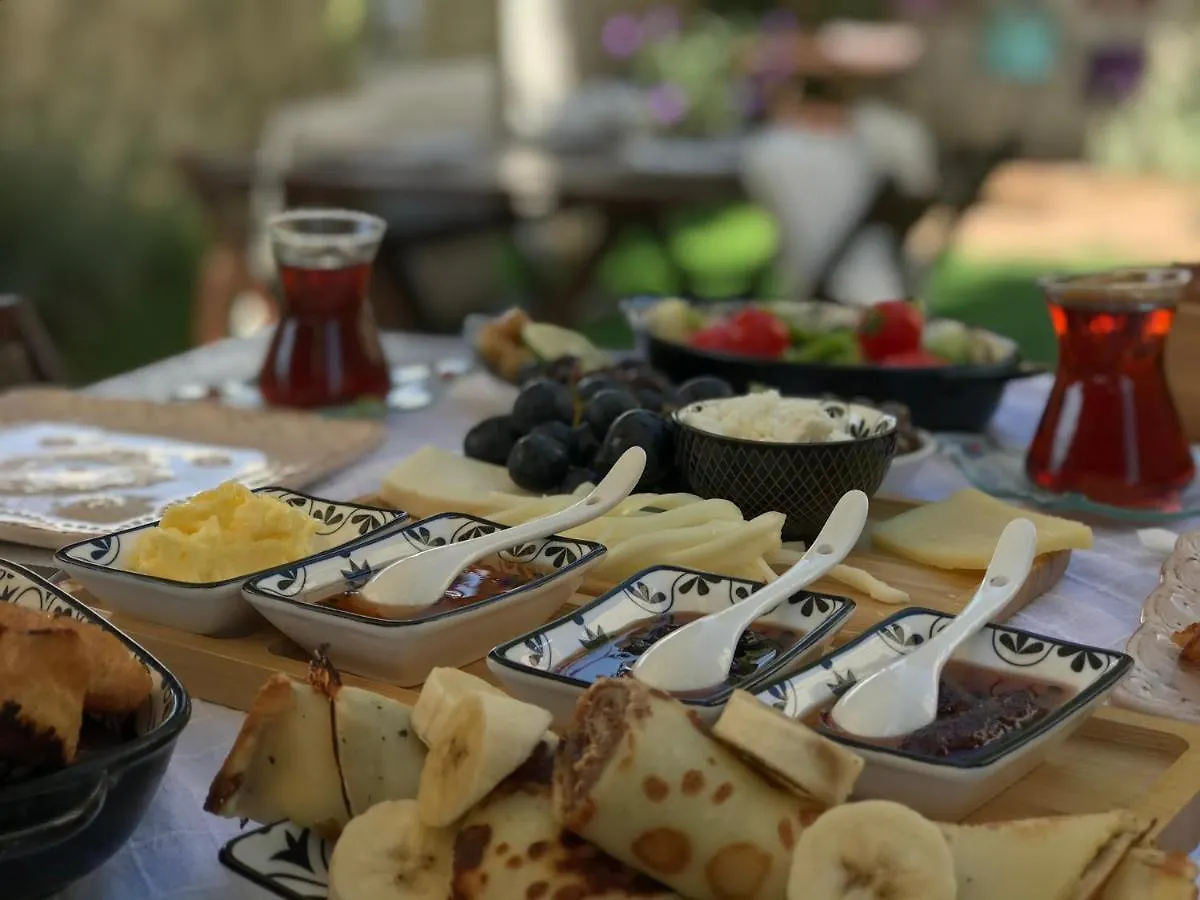 Bizim Ev Otel Alacati Σμύρνη Bed and Breakfast