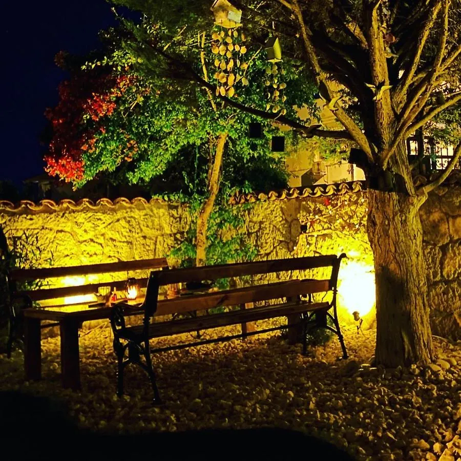 Bizim Ev Otel Alacati Σμύρνη Bed and Breakfast